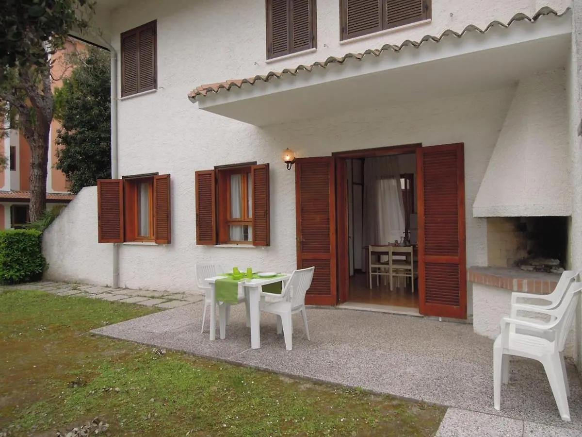 Villa With Private Garden And Barbeque - Beahost Bibione Apartment